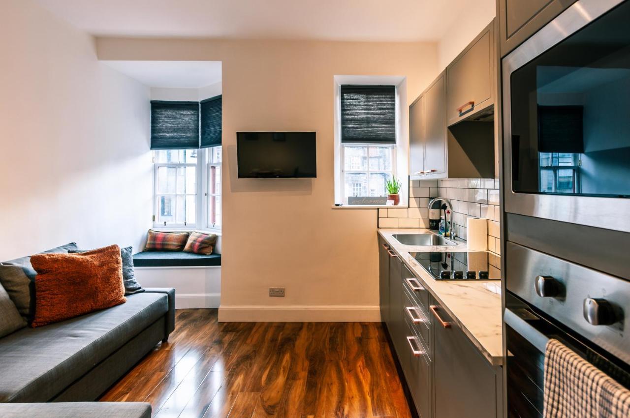 Writer'S Apartment Единбург Екстериор снимка