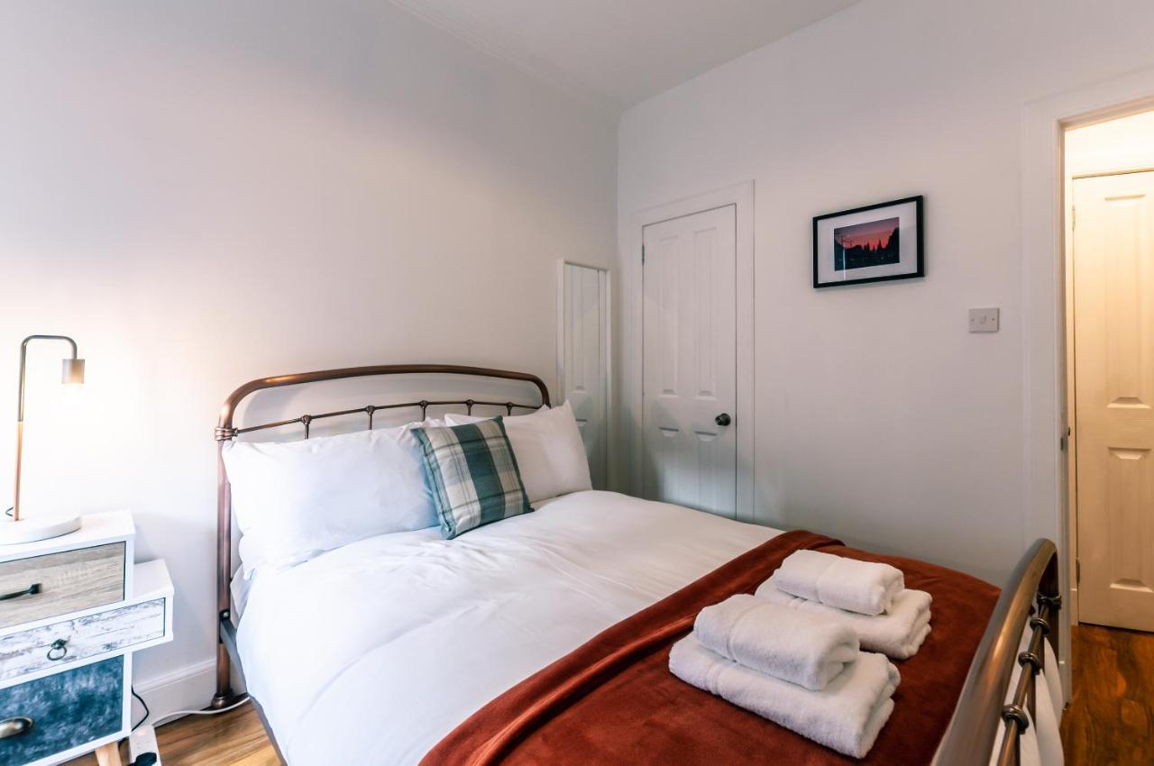 Writer'S Apartment Единбург Екстериор снимка